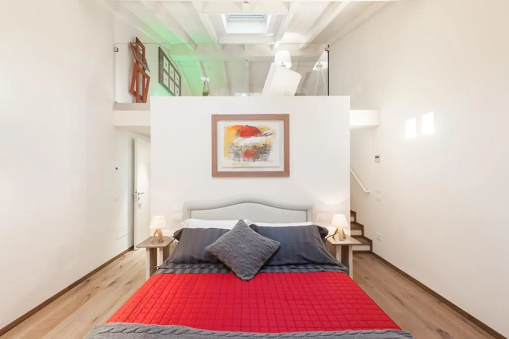 Verona Suites 0*,